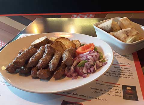 Serbishen-cevapcici-s